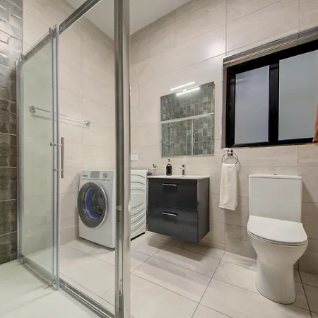 Bright & Spacious Beachside By Sf Homes Apartament