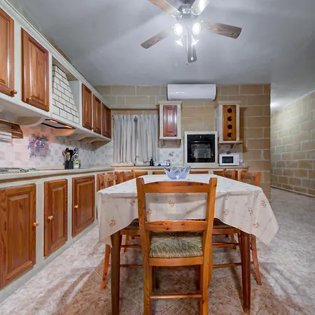 Bright & Spacious Beachside By Sf Homes Marsaskala