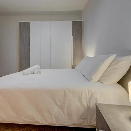 Bright & Spacious Beachside By Sf Homes Apartament