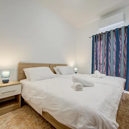 Bright & Spacious Beachside By Sf Homes