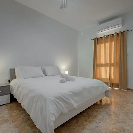 Bright & Spacious Beachside By Sf Homes Apartament