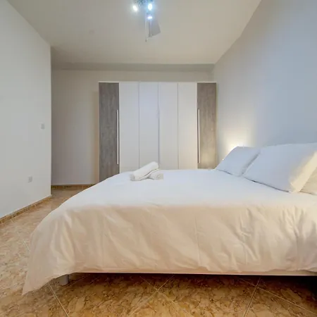 Bright & Spacious Beachside By Sf Homes