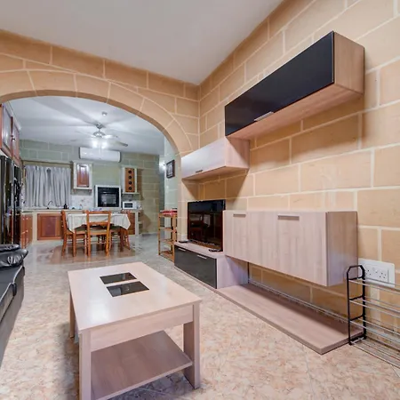 Bright & Spacious Beachside By Sf Homes Marsaskala