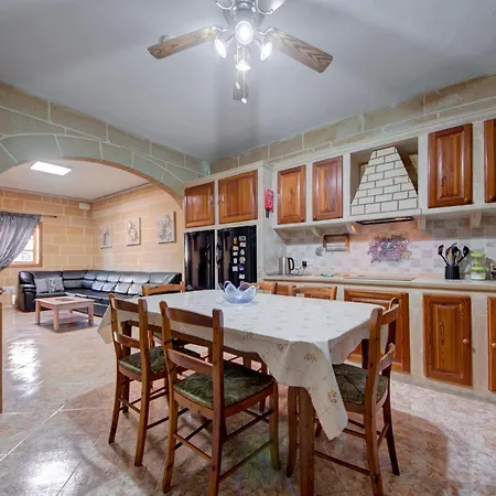 Bright & Spacious Beachside By Sf Homes Lejlighed *