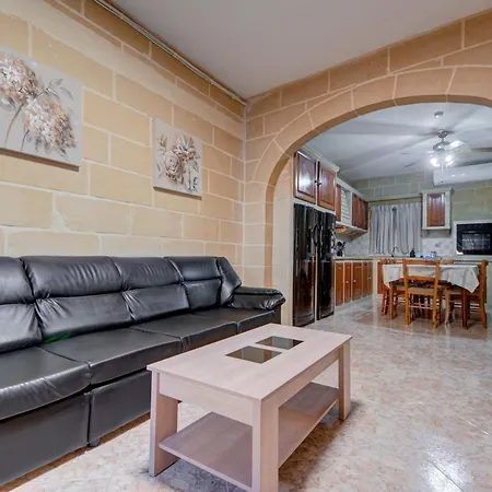 Bright & Spacious Beachside By Sf Homes Lägenhet Marsaskala