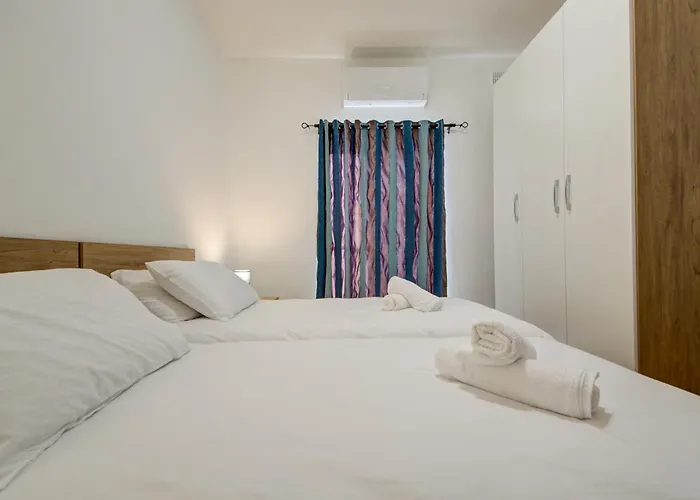 Bright & Spacious Beachside By Sf Homes Apartment *