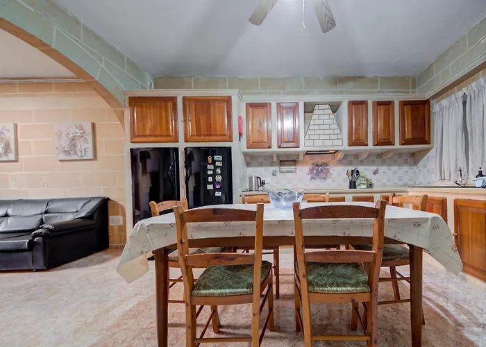 Bright & Spacious Beachside By Sf Homes