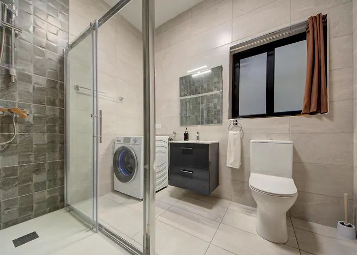 Bright & Spacious Beachside By Sf Homes Appartamento