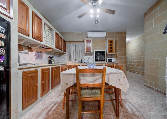 Bright & Spacious Beachside By Sf Homes Marsaskala