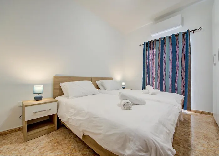 Bright & Spacious Beachside By Sf Homes