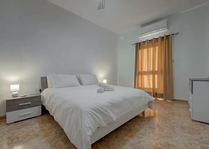 Bright & Spacious Beachside By Sf Homes Apartment