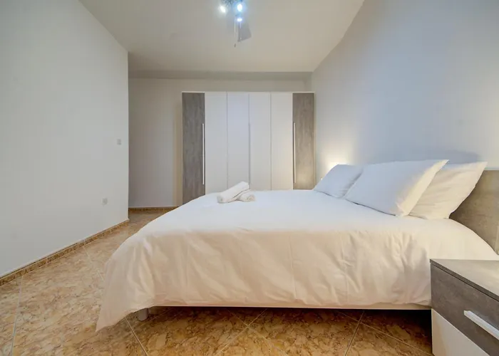 Bright & Spacious Beachside By Sf Homes