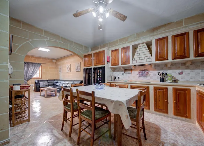 Bright & Spacious Beachside By Sf Homes Apartment *